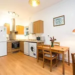 New Stylish 1 Bedroom Flat With Garden | London