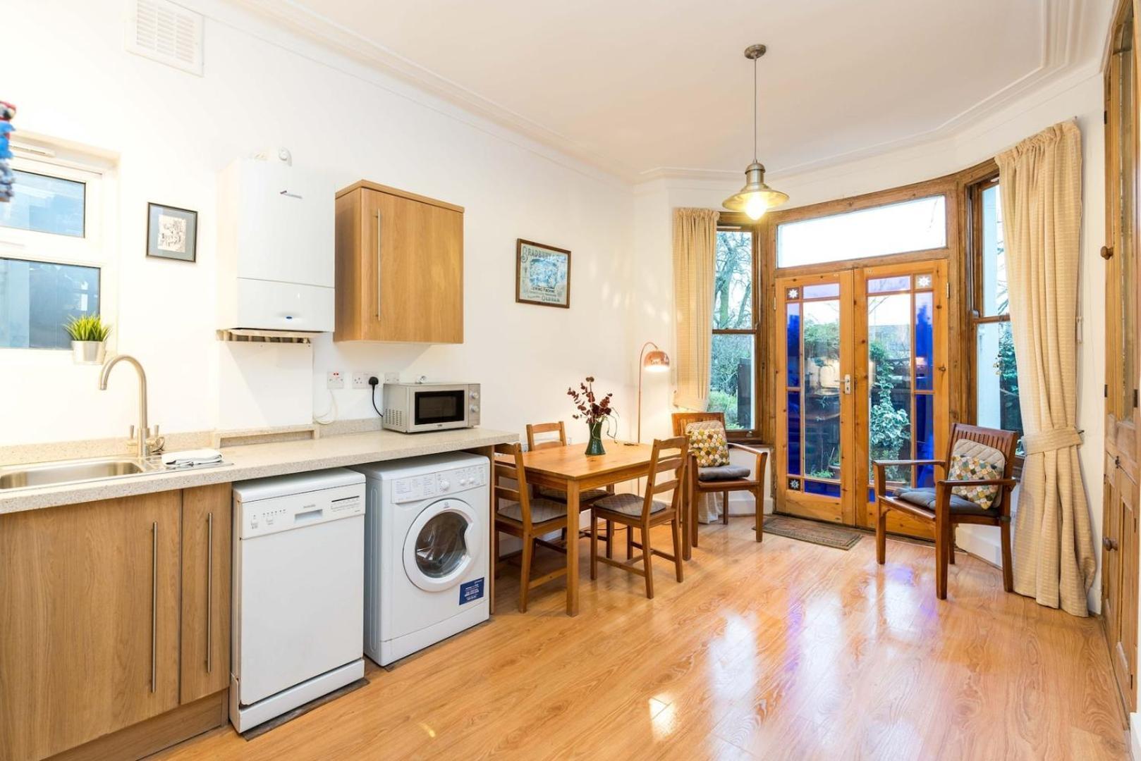 Apartment New Stylish 1 Bedroom Flat With Garden |